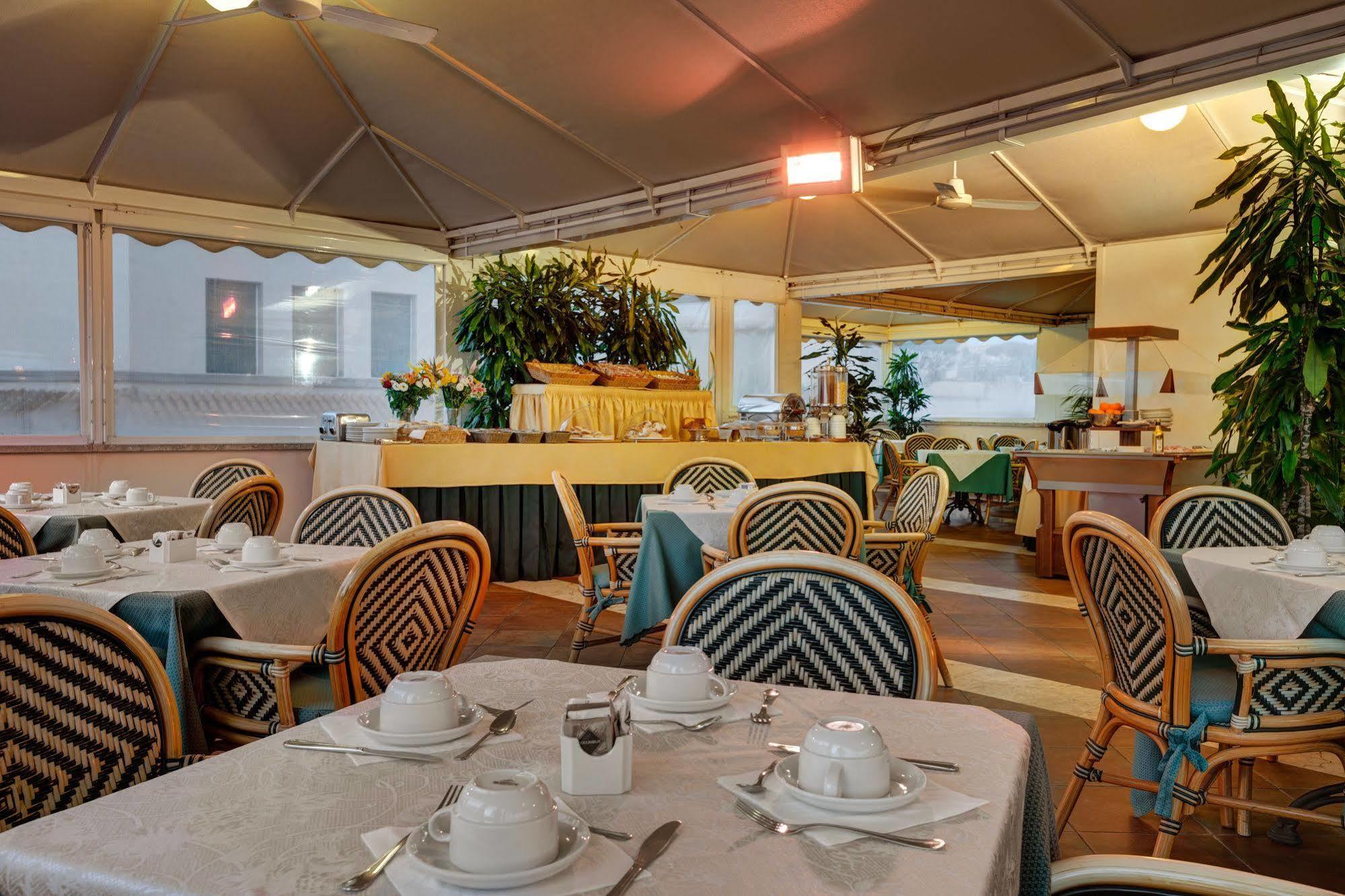 Hotel Villa Morgagni Рим Екстериор снимка