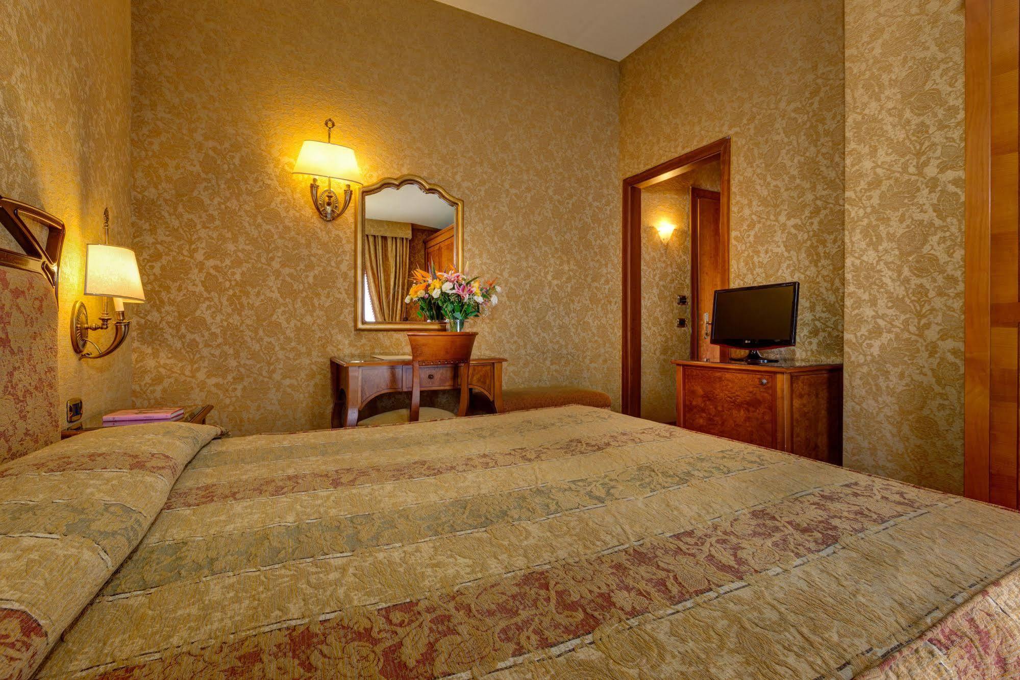 Hotel Villa Morgagni Рим Екстериор снимка